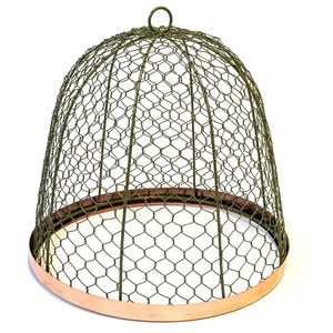 Cloches décoratives vintage en fer et métal, style rustique, dorées, pour la table, comme couvre-plats ou pour les plantes - Product Image 1