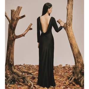 Meilleur Prix Élégante Robe Midi Noire pour Femmes Services ODM Fabriquée au Vietnam Charmante Collection d'Automne avec Taille Naturelle - Product Image 1