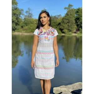 Vestido Blanco de Manga Corta para Mujer, Bordado Étnico con Diseño Floral Mexicano, Estilo Casual de Verano, Largo hasta la Rodilla - Product Image 1