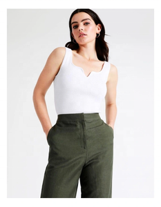 Pantalons ultra-chics 2026 avec une coupe droite et une taille mi-haute, ces pantalons ont un design sophistiqué - Product Image 3