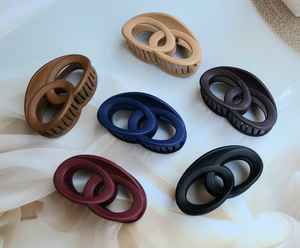 Pinza de Pelo Extra Grande con Agarre Súper Fuerte para Cabello Rizado, Ondulado y Liso con Mayor Sujeción para Uso en la Oficina y Casual - Product Image 1