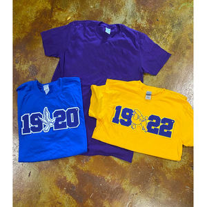 เสื้อยืดลายทาง Zeta phi Beta chenille เสื้อยืดสโมสรผ้าฝ้ายนุ่มปักโลโก้สบายพอดีกับขนาดจริง - Product Image 1