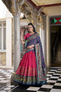 Feuille de travail élégante en soie imprimée Tasar Lehenga avec peut chemisier Dupatta ensemble avec glands et dentelle Patti Gotta pour une tenue de fête - Product Image 5