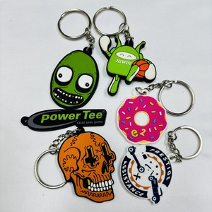 Vente en gros PVC personnalisé promotionnel 2D caoutchouc souple porte-clés découpé porte-clés logo personnalisé pour les cadeaux faisant la machine - Product Image 4