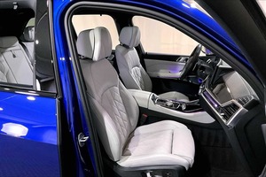 Pre-Owned <strong>2025</strong> BM_W <strong>X5</strong> M60i AWD Turbo <strong>Engine</strong> Manual Gearbox 8L Capacity with ACC Cruise Control R20 Tire Size Leather Seats - Product Image 4