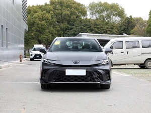 Sedán Híbrido Usado 2025-2026, Automático, 4 Puertas, 5 Asientos, Vehículo Familiar en Buen Estado, Neumáticos R18, Asientos de Cuero, Importación, Color Oscuro - Product Image 2