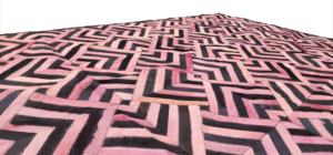 Tapis artisanal en patchwork de cuir de vache rose et noir, tapis moderne en cuir à poils pour la décoration de la maison et du bureau - Product Image 4