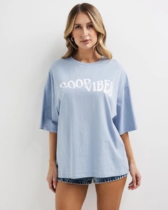 T-shirt surdimensionné graphique Good Vibe personnalisé de qualité supérieure pour femmes coupe ample 100% coton tricoté imprimé d'hiver pour toute occasion - Product Image 3