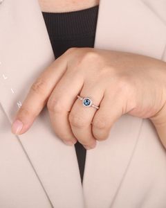 Anillo de compromiso de Alejandrita con forma delicada de Plata de Ley 925 para mujer, piedras principales de rubí de diamante Moissanite creado en laboratorio de media eternidad - Product Image 4