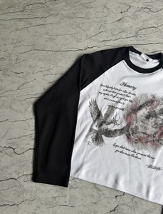 T-shirt à manches longues personnalisé avec motif vintage de course automobile, détails de passepoil, coton épais, unisexe, coupe oversize, col rond - Product Image 3