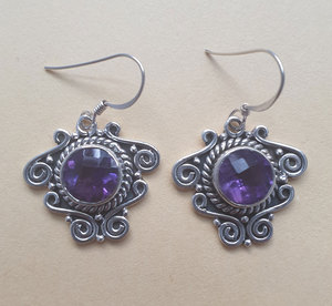 Pierre précieuse d'améthyste violette naturelle en argent sterling 925 boucles d'oreilles de fête bijoux faits à la main dernière conception fournisseurs en vrac - Product Image 3