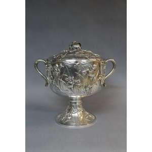 Bol de service en métal doré au design classique et attrayant de qualité supérieure d'une seule pièce avec un design extra grand à très bon prix - Product Image 3