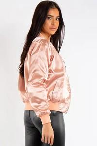 Nouvelle mode femmes matelassé Bomber veste peau de mouton détail lettre impression fermeture éclair manches longues couleur unie coupe-vent - Product Image 6