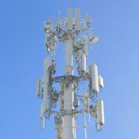 Torre de Seguridad para Cámaras de Vigilancia de 30 m, Monopolo Autoportante, Torre WiFi con Equipo de Distribución de Energía, Poste de Calle de Acero Galvanizado