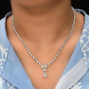 สร้อยคอเพชรดีไซน์โดดเด่น สวยสง่า เหมาะสำหรับใส่ทุกวันและชุดทำงาน มีจำหน่ายในราคาที่เข้าถึงได้ - Product Image 4