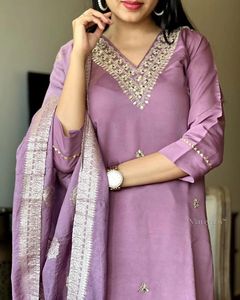 Seda viscosa romana de moda con pantalón Kurti bordado y mujer Dupatta Exportador mundial de moda a la tarifa más baja - Product Image 3