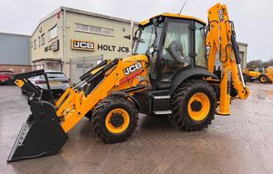 567 <b>Backhoe</b> <b>Loader</b> 9 Ton Rated Load MOOG Hydraulic Pump 75 KW Engine 2020 Model - Product Image 4