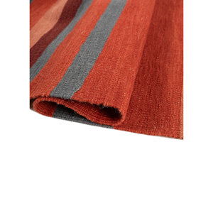 พรมฝ้ายทำมือ Indusbar สีแดงส้ม ทอลายแบน รูปทรงสี่เหลี่ยมผืนผ้า ลายทางแบบ Patchwork ลวดลายนามธรรม สำหรับบ้าน ห้องโถง สำหรับวัยรุ่น-รุ่น Model - Product Image 2