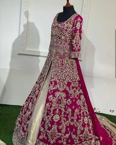 BORDADO DE ZARIDOZI EN CHAQUETA FUCSIA DE NOVIA, LEHENGA Y DUPATTA CON CUENTAS DE CRISTAL EMBELLECEDADAS, TRABAJO DE DABKA PARA BODA @ 2024 - Product Image 1