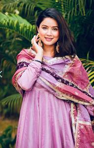 Impresionante Dupatta moderna púrpura bellamente bordada Secuencia de varios tonos trabajo romano Simmer seda secado rápido para Diwali boda - Product Image 2