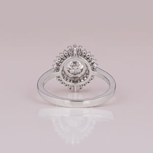 Anillo de compromiso de oro macizo de 18 quilates Diseño de doble Halo Starburst con diamante de corte Baguette Chapado en oro Certificado sin conflictos IGI - Product Image 4