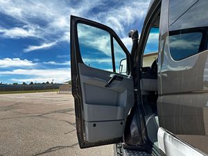 Mercedes-Benz Sprinter 3500 4x4 2016, Autocaravana con Modificaciones para Overlanding, con Tracción en las Cuatro Ruedas, Motor Turbodiésel V6 de 3.0 Litros, ~7,400 Millas, Fabricado en Alemania - Product Image 3