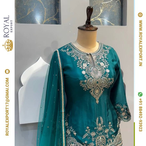 Présentation du nouveau costume long pakistanais de créateur Collection Sharara et Dupptta au tarif de gros par Royal Export Surat - Product Image 4
