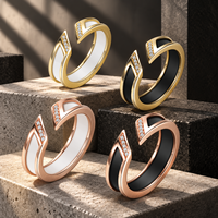 Cincin JLM Wholesale Ceramic 316 Stainless Steel 5mm Asimetris Terbuka Satu Baris CZ untuk Wanita dan Remaja Putri Model Bypass Band