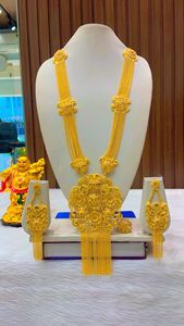 ชุดสร้อยคอเครื่องประดับแฟชั่นดูไบ24K ชุดต่างหูกำไลข้อมือวัสดุทองแดงสำหรับไก่งวง