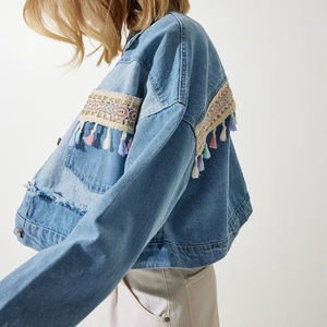 Veste universitaire en denim pour femme, style décontracté, broderie tribale perlée, déchirée, en dentelle, bleu délavé, coupe ample, pour l'hiver, vente en gros - Product Image 6