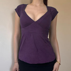 Camiseta de Punto de Manga Corta con Cuello en V, Color Sólido, con Parches y Logotipo Personalizado de Alta Calidad - Product Image 4