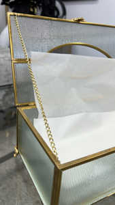 Boîte à mouchoirs en verre design avec cadre en laiton brillant, style nordique, élégante, avec fermoir, pour l'organisation et le rangement à la maison - Product Image 4