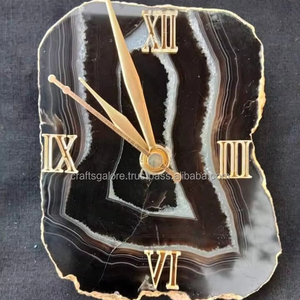 Horloge murale en résine époxy dorée artificielle faite à la main Décoration de la maison Design unique avec artisanat en résine colorée poli - Product Image 1