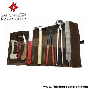 Kit enroulable d'outils de maréchal-ferrant en cuir Organisateur de salle de sellerie personnalisé Hilmar Tool Hardware Set Protective Leather Sheathe for Farriers - Product Image 4