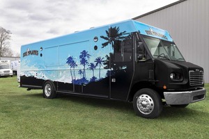 Food Truck mobile entièrement équipé en acier inoxydable 380V avec service à café et crème glacée Hotdog Chips - Product Image 2