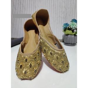 Calzado de Estilo Indio para Niñas al por Mayor, Calzado Tradicional de Cuero Genuino con Bordado de Moda, Zapatos Rajasthani - Product Image 1