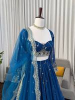 Lehenga Choli de qualité export, élégant et contemporain, pour les soirées cocktail, les événements de mode et les fêtes modernes, disponible à la vente