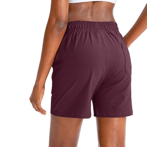 Pantalones cortos de entrenamiento de lana para mujer con bordado de logotipo personalizado, cómodos pantalones cortos ajustados con cordón en la cintura para trotar, ropa para correr - Product Image 3