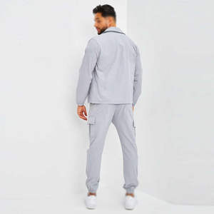 Nouvelle veste à un bouton à la mode High Street Pantalon de jogging cargo 2 pièces Survêtements cargo Logo personnalisé Style de rue à l'avant - Product Image 5