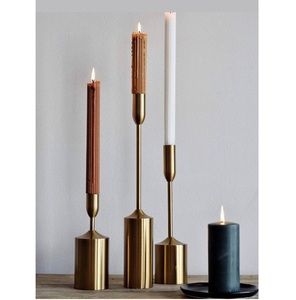 Bougeoir conique en métal coûteux cône de bougie de table fini or pour la décoration d'éclairage de la maison et de Noël - Product Image 3