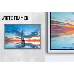 Arte de velero al atardecer: decoración de pared moderna impresa en lienzo, 1 lienzo con marco blanco - Product Image 1