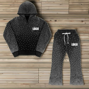 Conjunto personalizado de Sudadera con capucha recortada con diamantes de imitación y pantalones de chándal acampanados, chándal para hombre - Product Image 3