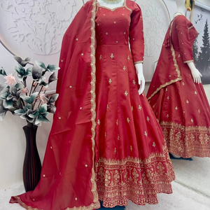 Kurti Lehenga Dupatta, costume de mariage indien ethnique, tenue de fête, robe Lehenga en coton et soie, tenue de mariage et tenue de soirée, costume de créateur - Product Image 1