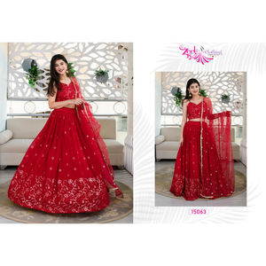 Lehenga choli rouge avec broderie florale et dupatta, ensemble ethnique en gros pour les fêtes et les mariages en vrac. - Product Image 1