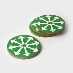 Ensemble de quatre sous-verres en bois classiques Artwork Maestro, fabriqués à la main en Inde avec les derniers designs des artisans indiens, durables - Product Image 4