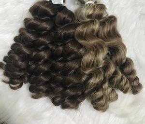 Vente en gros d'extensions de cheveux humains vierges couleur piano longueurs courtes bout bouclé profond machine double trame blanchie couleur plus foncée seulement - Product Image 3