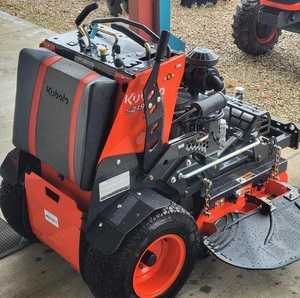 Cortadora de Césped Autopropulsada Kubota de 36 Pulgadas, Motor de Gasolina de 4 Tiempos y 196 cc, Grado Industrial, Descarga Trasera - Product Image 5