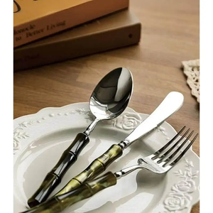 Juegos de Cubiertos de acero inoxidable de 3 uds con mango de resina Juego de cubiertos elegante con mango de resina de aspecto verde más vendido - Product Image 1