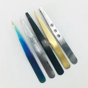 Pinzas para Cejas Recién Llegadas, Disponibles en Dorado, Plateado y Negro, Pinzas con Logotipo Personalizado, Alta Demanda, Mejor Precio - Product Image 1