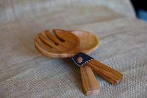 EnamelGlow Ensemble de cuillères en bois d'art moderne Ustensiles de service en bois de manguier fabriqués à la main Ensemble d'outils de cuisine en émail de couleur abstraite - Product Image 2